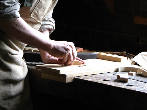 Nuestra <strong>carpintería de madera en  Santos de Maimona (Los)</strong> es una empresa de <strong>herencia familiar</strong>, por lo que  contamos con gran <strong>experiencia </strong>en la profesión.